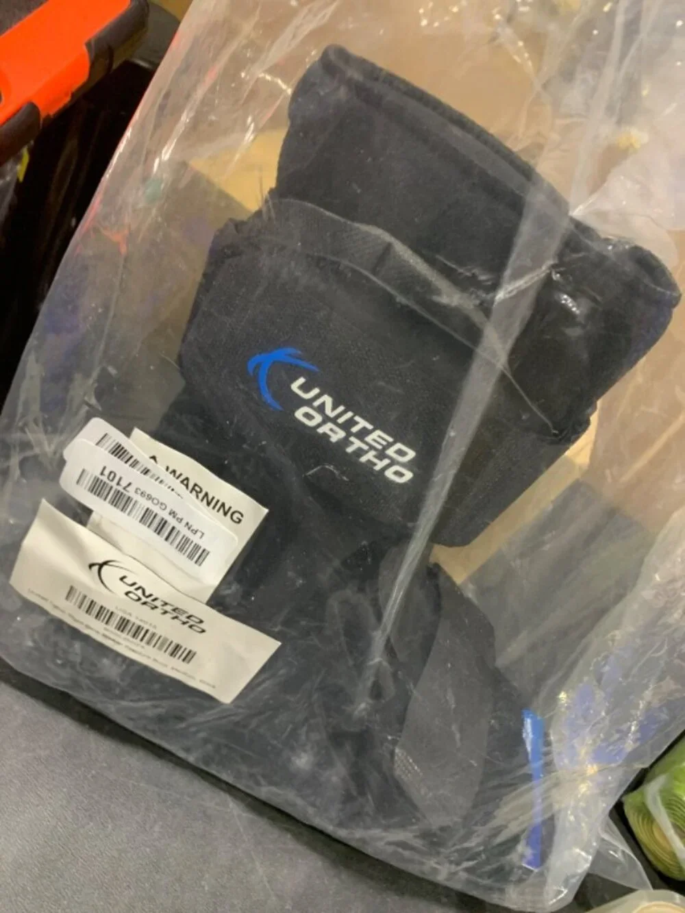 United Ortho USA14015 Short Cam Walker Fracture Boot, Medium, Black